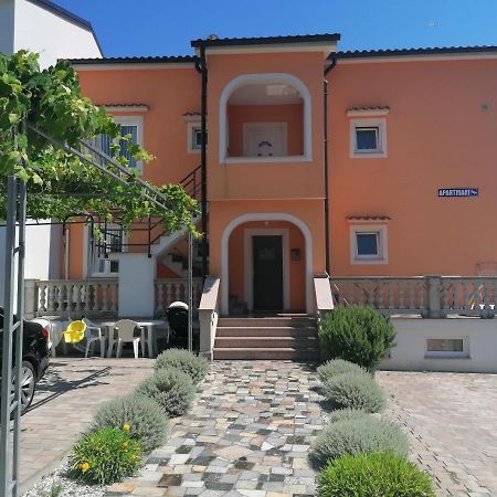 Apartmani Bulajic คิร์ก ภายนอก รูปภาพ