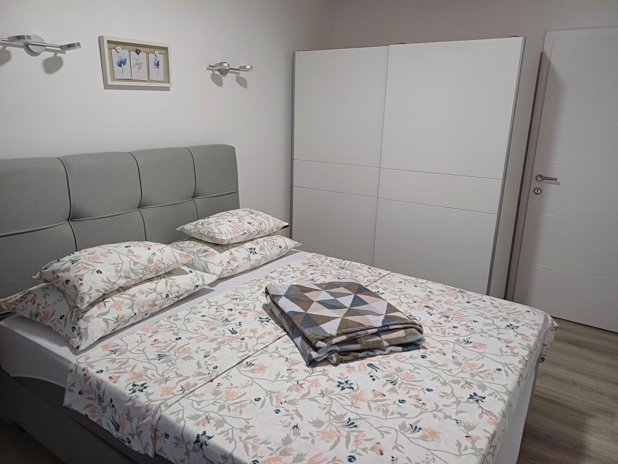 Apartmani Bulajic คิร์ก ภายนอก รูปภาพ